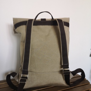 Beige vízálló rolltop hátizsák - táska & tok - hátizsák - hátizsák - Meska.hu