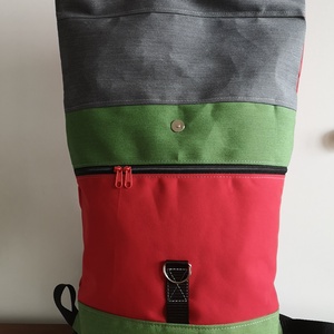 Zöld-piros vízálló rolltop hátizsák - táska & tok - hátizsák - roll top hátizsák - Meska.hu