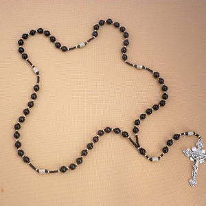 Fekete -ezüst férfi rózsafüzér rózsafüzér nyaklánc , férfi nyaklánc,  férfi ékszer, Meska -  - Meska.hu