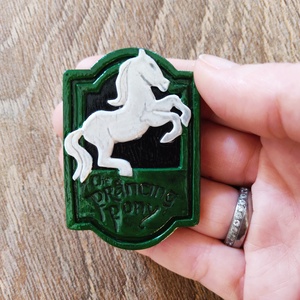 Pajkos póni, A hobbit, Gyűrűk Ura, hűtőmágnes, kitűző, fogadó, szülinap, Frodó, Samu, lovak, ló, Aragorn, ajandék - otthon & életmód - dekoráció - dísztárgy - Meska.hu