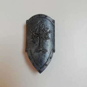 Gondori pajzs, A hobbit, Gyűrűk Ura, hűtőmágnes, kitűző, Éowyn, szülinap, Boromir, Aragorn, ajandék, Otthon & Életmód, Dekoráció, Dísztárgy, Szobrászat, MESKA