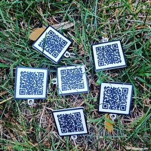 Egyedi QR kódos kulcstartó - táska & tok - kulcstartó & táskadísz - kulcstartó - Meska.hu