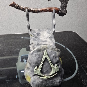 AC Assassin's Creed Valhalla Ps4-Ps5-Xbox kontroller tartó - otthon & életmód - dekoráció - asztal és polc dekoráció - asztaldísz - Meska.hu