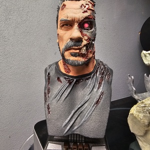 Terminator T-800, Arnold mellszobor, resin, kézzel festve, világító szemmel, Otthon & Lakás, Dekoráció, Asztal és polc dekoráció, Könyvszobor, Festett tárgyak, Mindenmás, MESKA