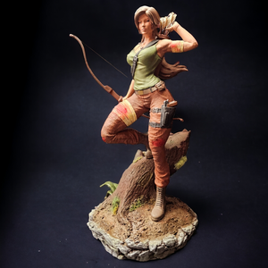 Lara Croft - Tomb Raider szobor, kézzel festve, Otthon & Lakás, Dekoráció, Asztal és polc dekoráció, Könyvszobor, Festészet, Mindenmás, MESKA