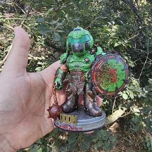 Doom The Dark Ages chibi stílusú, tömör gyantás szobor, Otthon & Életmód, Dekoráció, Asztal és polc dekoráció, Könyvszobor, Festett tárgyak, Mindenmás, MESKA