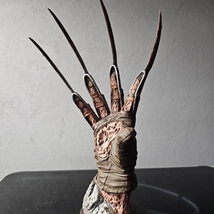 Freddy Krueger kéz, Rémálom az Elm utcában - otthon & életmód - dekoráció - asztal és polc dekoráció - könyvszobor - Meska.hu