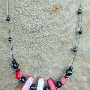 Hematit és kagyló nyaklánc, nyakék  - ékszer - nyaklánc - gyöngyös nyaklánc - Meska.hu