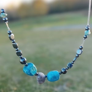 Apatit hematit ásvány nyaklánc, nyakék  - ékszer - nyaklánc - gyöngyös nyaklánc - Meska.hu