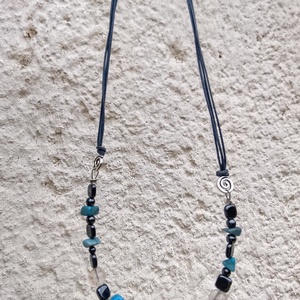 Apatit hematit hegyi kristály ásvány nyaklánc, nyakék  - ékszer - nyaklánc - gyöngyös nyaklánc - Meska.hu