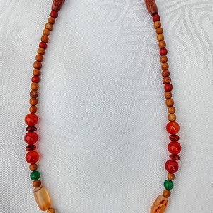 Karneol, achát, borostyán és fagyöngy nyaklánc - ékszer - nyaklánc - gyöngyös nyaklánc - Meska.hu