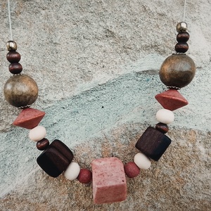 Zöld barna bordó nyaklánc, nyakék  - ékszer - nyaklánc - gyöngyös nyaklánc - Meska.hu