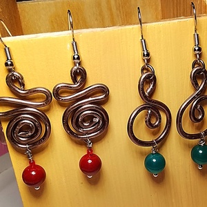 Fülbevaló bordó szintetikus gyöngy vagy zöld ásvány gyöngy , Ékszer, Fülbevaló, Lógó fülbevaló, Mindenmás, MESKA