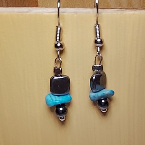 Fülbevaló festett kék kővel és hematit ásvánnyal, Ékszer, Fülbevaló, Lógó fülbevaló, Mindenmás, MESKA