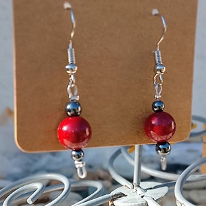 Fülbevaló szintetikus gyönggyel és hematit ásvánnyal, Ékszer, Fülbevaló, Lógó fülbevaló, Mindenmás, MESKA