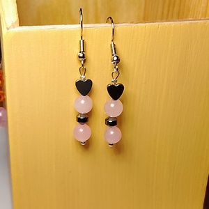 Fülbevaló rózsaszín ásvány gyöngyökkel  - ékszer - fülbevaló - lógó fülbevaló - Meska.hu