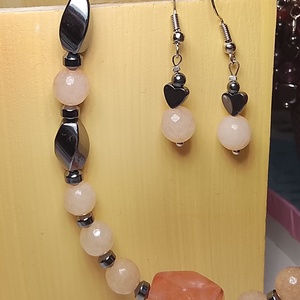 Fülbevaló rózsaszín ásvány gyöngyökkel  - ékszer - fülbevaló - lógó fülbevaló - Meska.hu