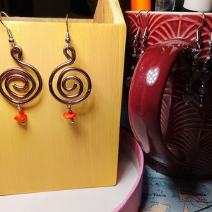 Fülbevaló  korall kövecskével - ékszer - fülbevaló - lógó fülbevaló - Meska.hu