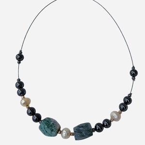 Ásvány nyaklánc, nyakék zöld achát kővel  - ékszer - nyaklánc - gyöngyös nyaklánc - Meska.hu