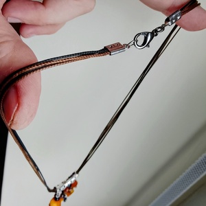 Borostyán, hematit, üveg és achát gyöngyökből készült nyaklánc  - ékszer - fülbevaló - lógó fülbevaló - Meska.hu