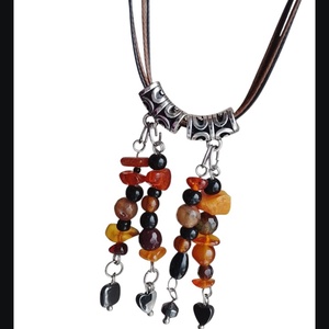 Borostyán, hematit, üveg és achát gyöngyökből készült nyaklánc  - Meska.hu