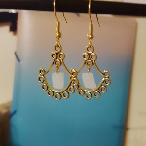 Fülbevaló arany és fehér színű , Ékszer, Fülbevaló, Lógó fülbevaló, Mindenmás, MESKA