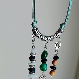 Zöld -szürke nyaklánc - ékszer - nyaklánc - gyöngyös nyaklánc - Meska.hu