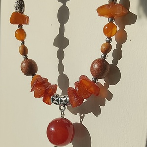 Méz és barna gyöngyökkel nyaklánc - ékszer - nyaklánc - gyöngyös nyaklánc - Meska.hu