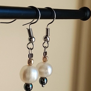 Fülbevaló igazgyöngyből  - ékszer - fülbevaló - lógó fülbevaló - Meska.hu