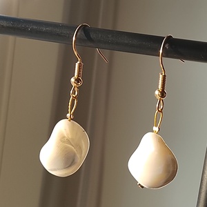 Fülbevaló kagylóból  - ékszer - fülbevaló - lógó fülbevaló - Meska.hu