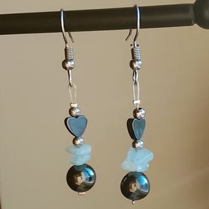 Szívecskés fülbevaló hematitból - ékszer - fülbevaló - lógó fülbevaló - Meska.hu