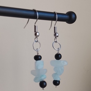 Fülbevaló világoskék - fekete  - ékszer - fülbevaló - lógó fülbevaló - Meska.hu