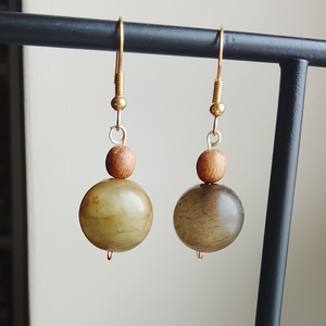 Fülbevaló zöld ásványgyönggyel - ékszer - fülbevaló - lógó fülbevaló - Meska.hu