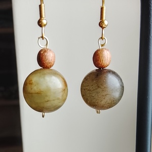 Fülbevaló zöld ásványgyönggyel - ékszer - fülbevaló - lógó fülbevaló - Meska.hu