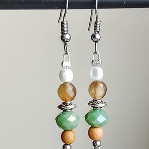 Fülbevaló üveg, kagyló, fa, achát gyöngyökből  - ékszer - fülbevaló - lógó fülbevaló - Meska.hu