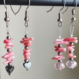 Fülbevaló rózsaszín korall  hematittal vagy üveggyönggyel - ékszer - fülbevaló - lógó fülbevaló - Meska.hu