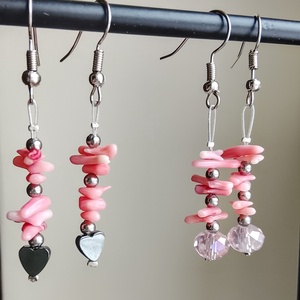 Fülbevaló rózsaszín korall  hematittal vagy üveggyönggyel - ékszer - fülbevaló - lógó fülbevaló - Meska.hu