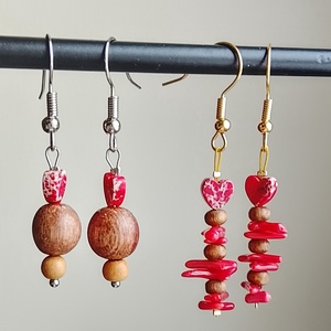 Fülbevaló piros  és korall vagy fa - ékszer - fülbevaló - lógó fülbevaló - Meska.hu