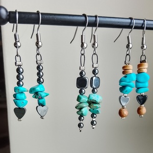 Fülbevaló türkiz, fa és hematit  - ékszer - fülbevaló - lógó fülbevaló - Meska.hu