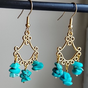 Fülbevaló arany  és türkiz színű  - ékszer - fülbevaló - lógó fülbevaló - Meska.hu