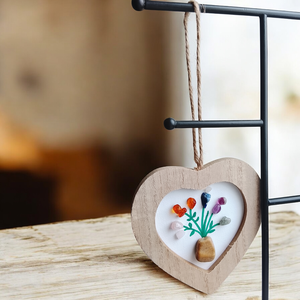 Szív alakú keretben féldrágakő és kavics faliképek  - otthon & életmód - dekoráció - kép & falikép - kavics kép - Meska.hu