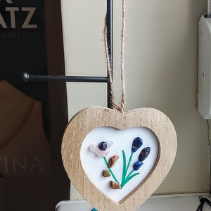 Szív alakú keretben féldrágakő és kavics faliképek  - otthon & életmód - dekoráció - kép & falikép - kavics kép - Meska.hu