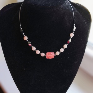 Rózsaszín és szürke ásvány nyaklánc, Ékszer, Nyaklánc, Gyöngyös nyaklánc, Ékszerkészítés, MESKA