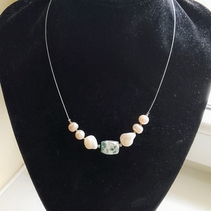 Zöld achát, kagyló és igazgyöngy nyaklánc, nyakék - ékszer - nyaklánc - gyöngyös nyaklánc - Meska.hu