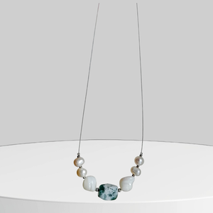 Zöld achát, kagyló és igazgyöngy nyaklánc, nyakék - ékszer - nyaklánc - gyöngyös nyaklánc - Meska.hu