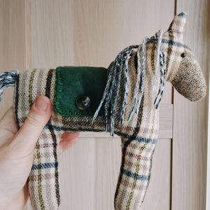 Varrott lovacska textiljaték - Meska.hu