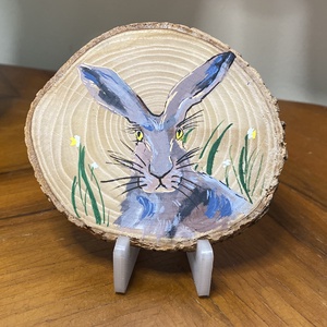 Nyuszi nárciszokkal fa korongon, Művészet, Festmény, Akril, Festészet, MESKA