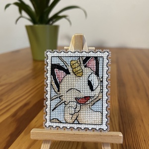 Pokemon Meowth keresztszemes hűtőmágnes  - Meska.hu