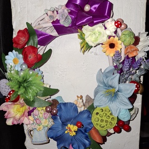 Virágos kancsó tavaszra, Otthon & Életmód, Dekoráció, Ajtó- és ablak dekoráció, Ajtódísz & Kopogtató, , Ajtó/ kopogtató koszorú dísz tavaszra. 25 cm-es Ø rózsaszín rattan koszorú alap. Tartozékok: virágo..., MESKA