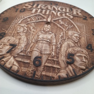 Stranger things faragott fa 3d falióra - otthon & életmód - dekoráció - fali és függő dekoráció - falióra & óra - Meska.hu